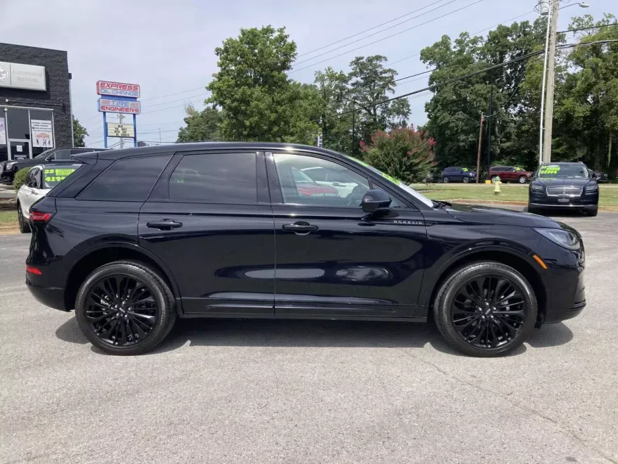 2023 Lincoln Corsair Standard photo 1