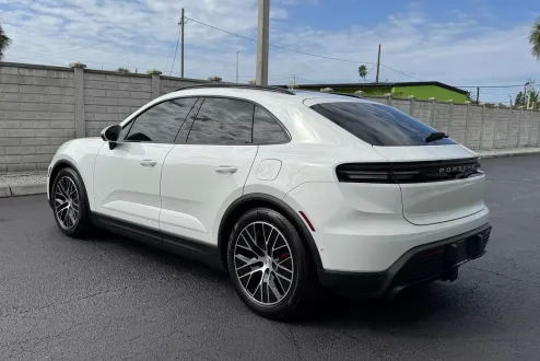 2025 Porsche Macan Electric photo 3