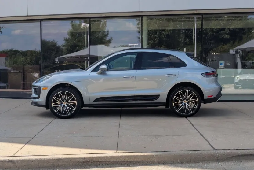 2026 Porsche Macan T photo 1