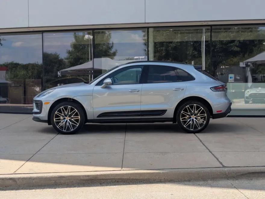 2026 Porsche Macan T photo 1