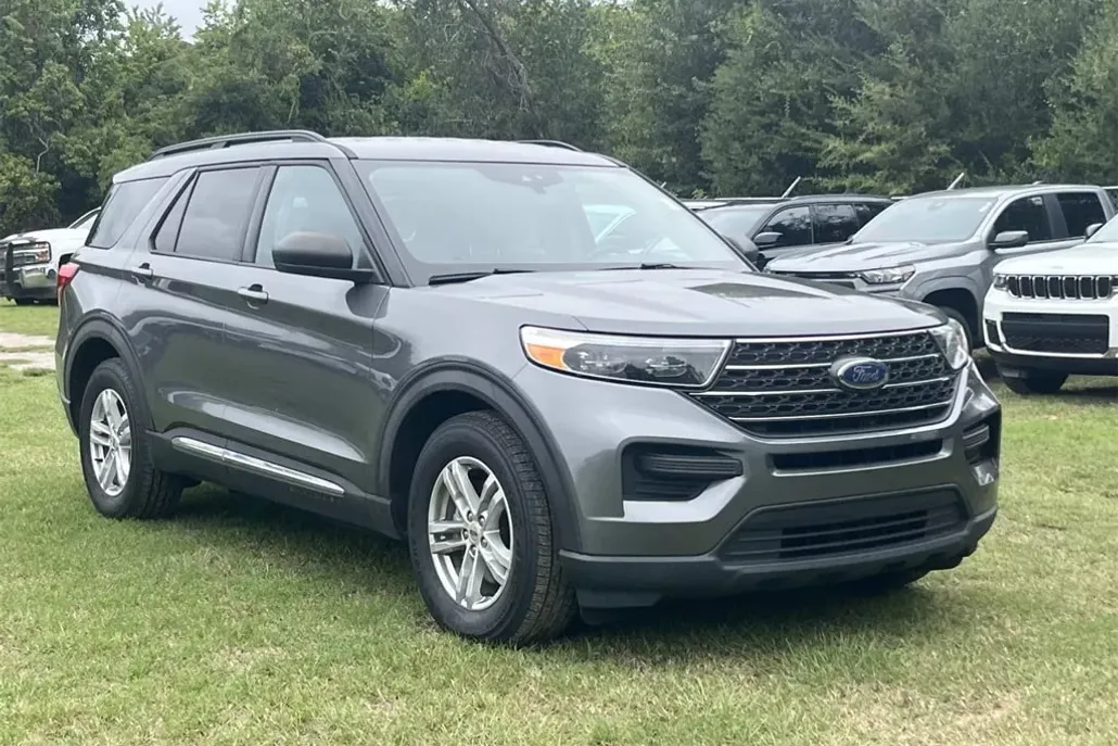 2022 Ford Explorer XLT photo 1