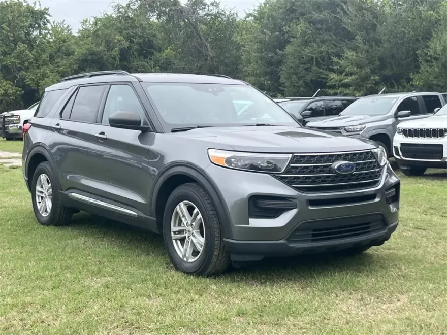 2022 Ford Explorer XLT photo 1