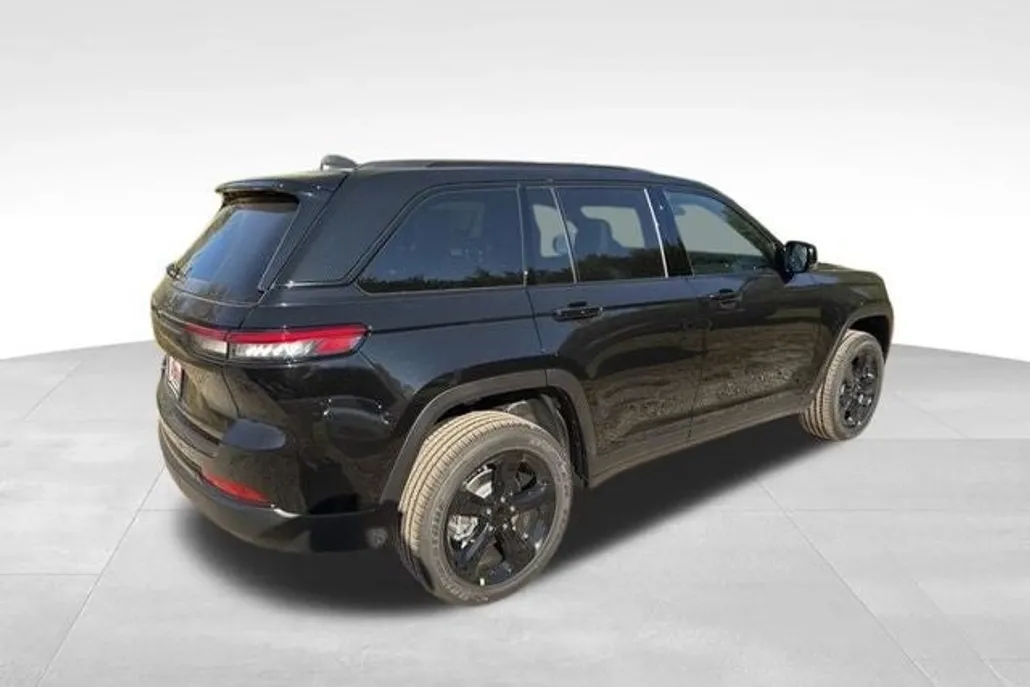2025 Jeep Grand Cherokee Altitude photo 1