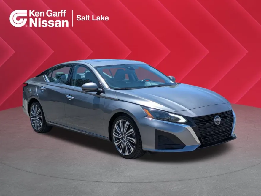 2023 Nissan Altima 2.5 SL photo 1