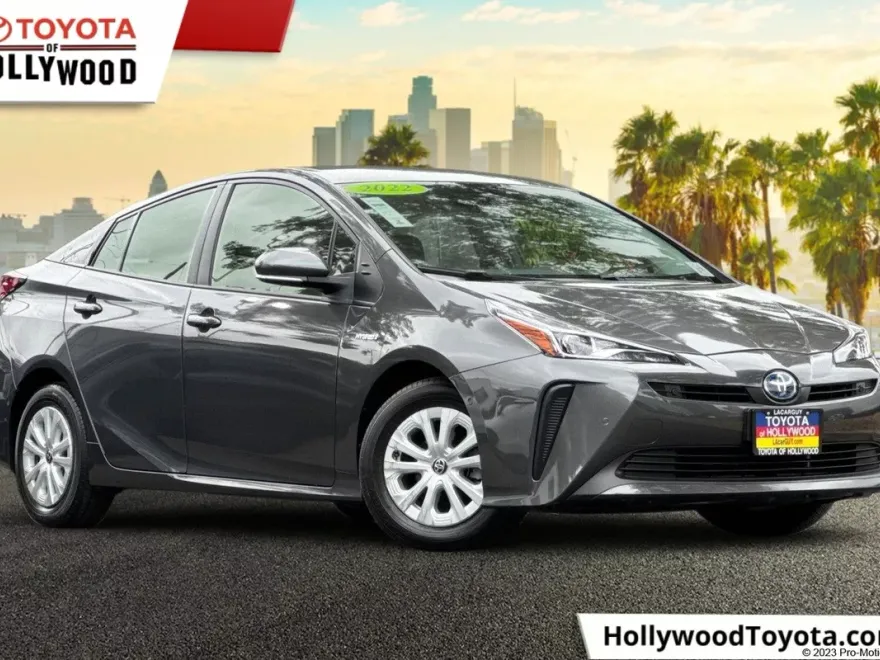 2022 Toyota Prius L photo 1
