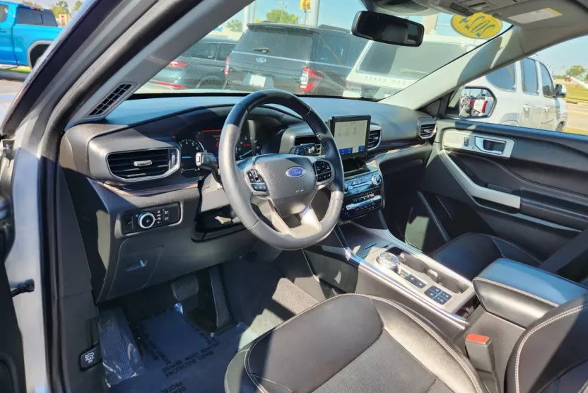 2024 Ford Explorer Limited photo 1
