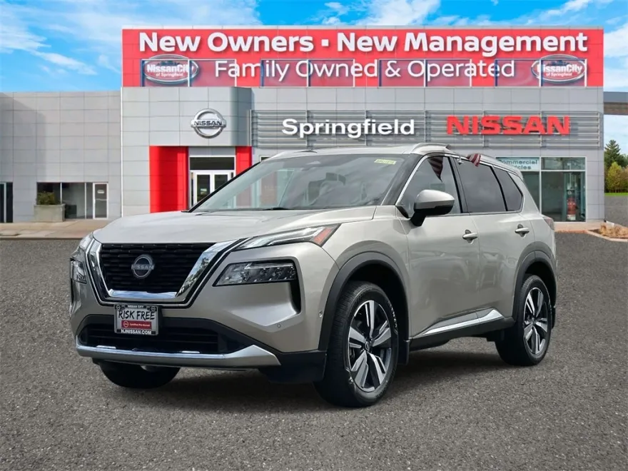 2023 Nissan Rogue Platinum photo 1