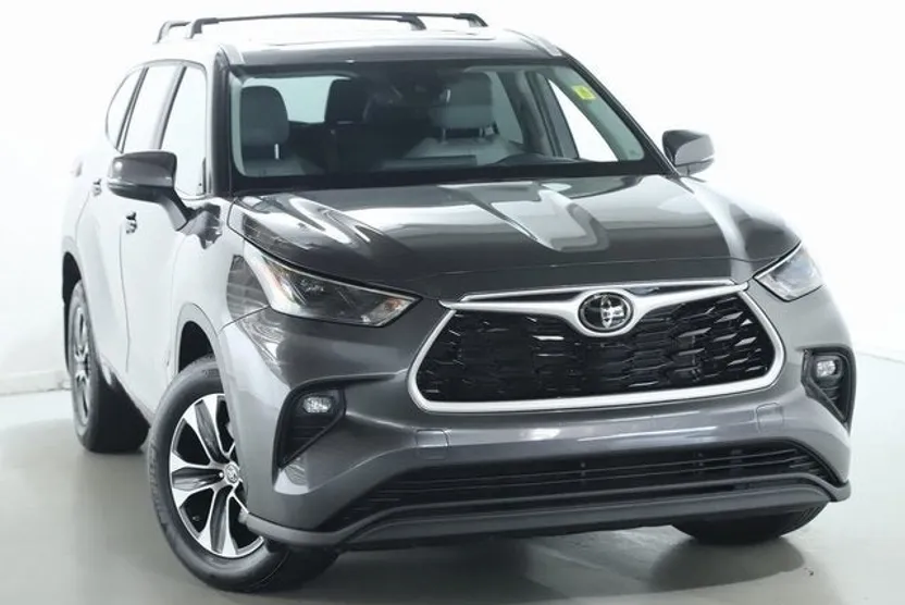 2023 Toyota Highlander L photo 1
