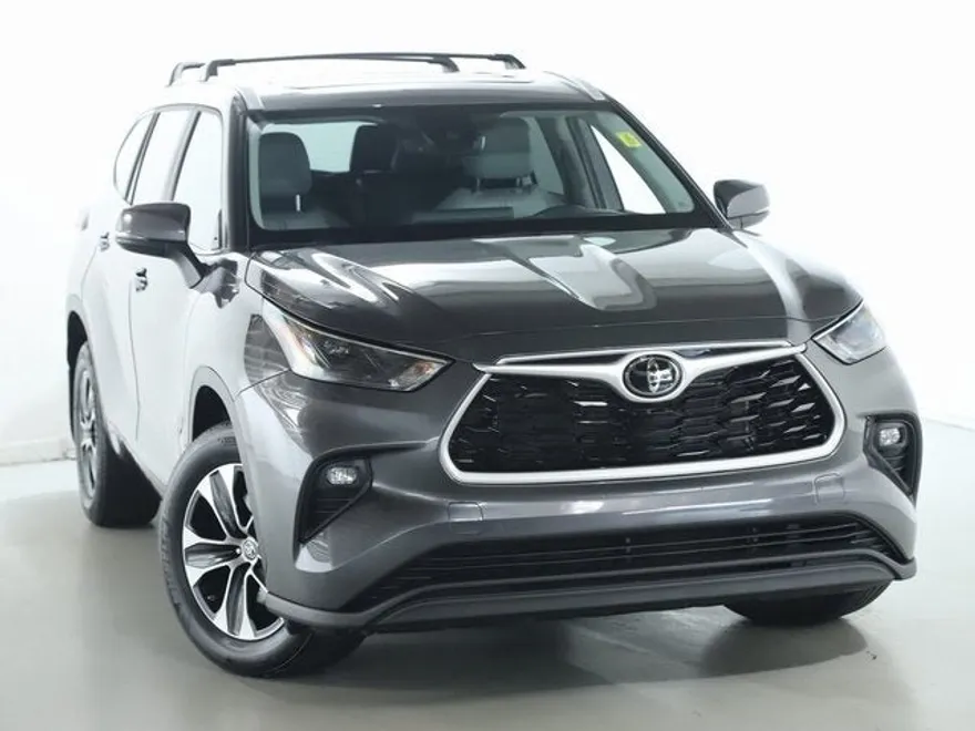 2023 Toyota Highlander L photo 1