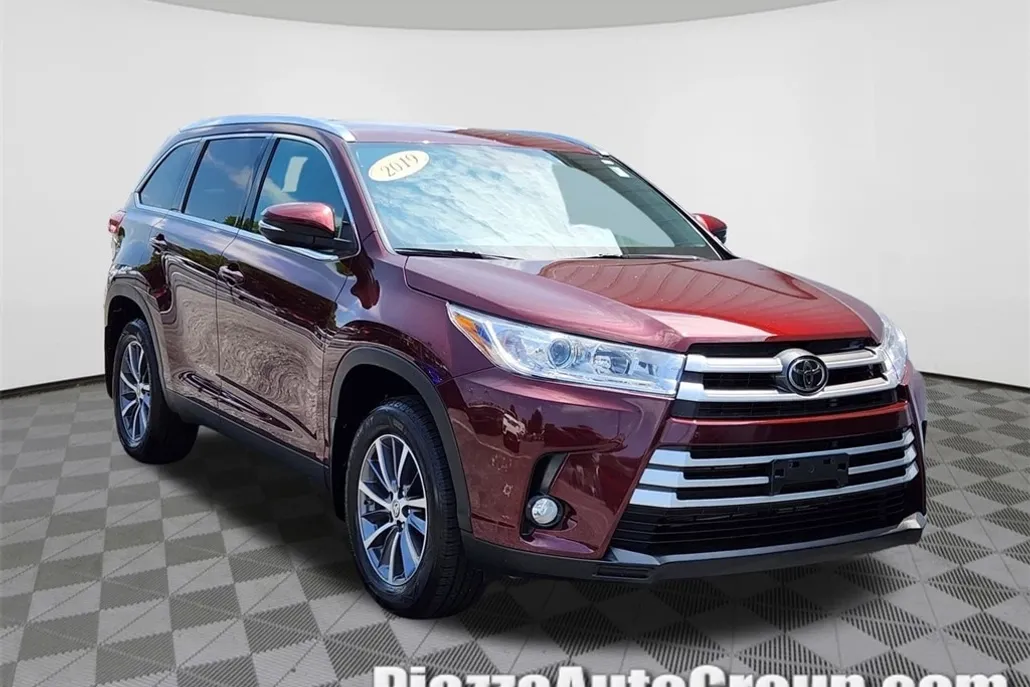 2019 Toyota Highlander XLE photo 1