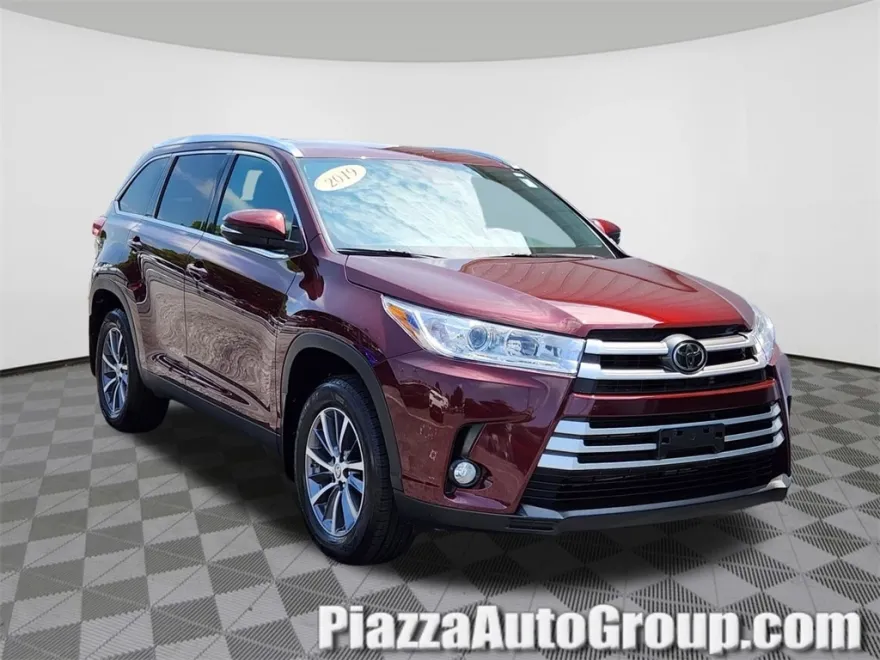2019 Toyota Highlander XLE photo 1
