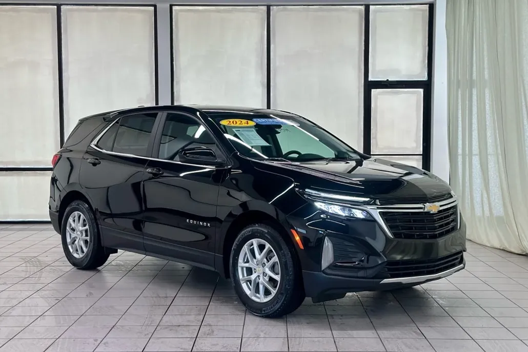 2024 Chevrolet Equinox LT photo 1