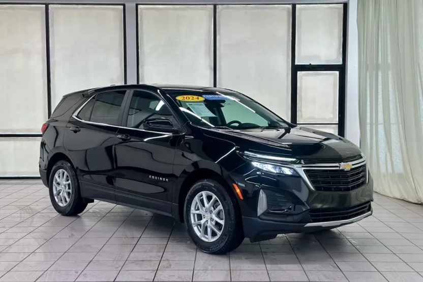 2024 Chevrolet Equinox LT photo 1