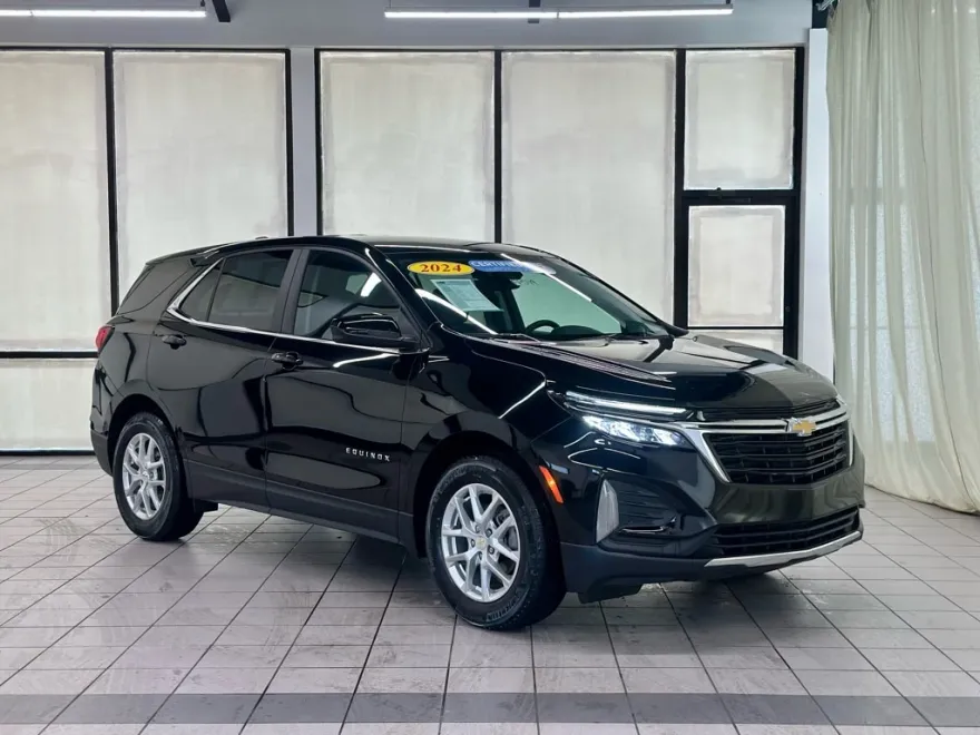 2024 Chevrolet Equinox LT photo 1