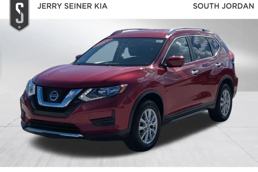 2017 Nissan Rogue SV photo 1