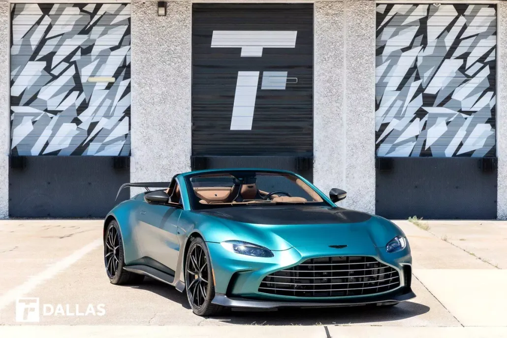 2023 Aston Martin V12 Vantage Roadster photo 1
