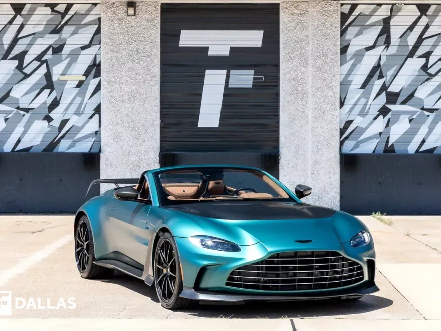 2023 Aston Martin V12 Vantage Roadster photo 1