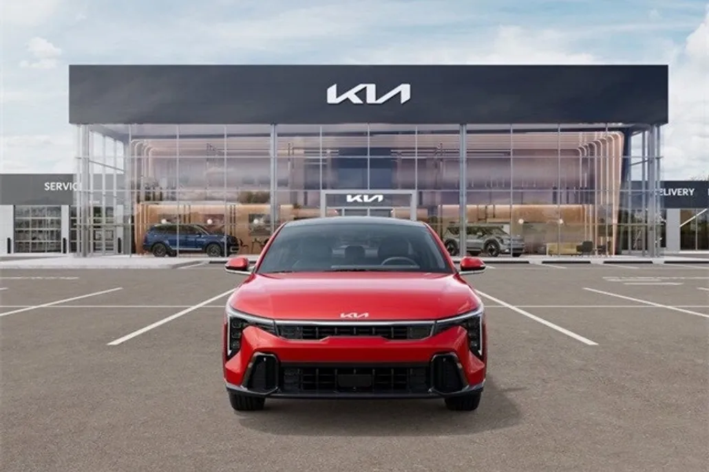 2025 Kia K4 GT-Line photo 1