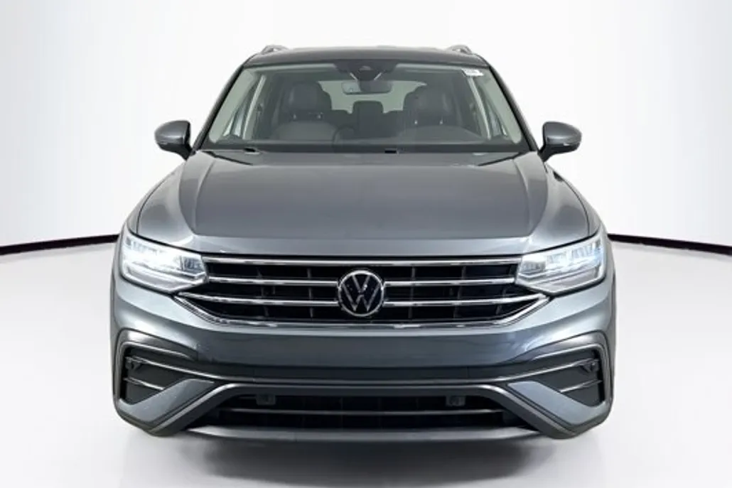 2022 Volkswagen Tiguan SE photo 1
