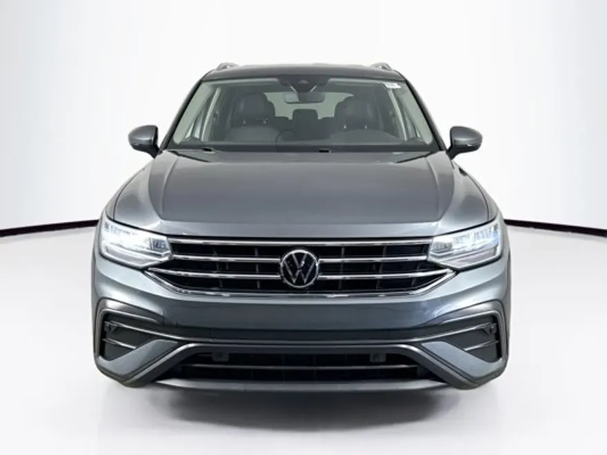 2022 Volkswagen Tiguan SE photo 1