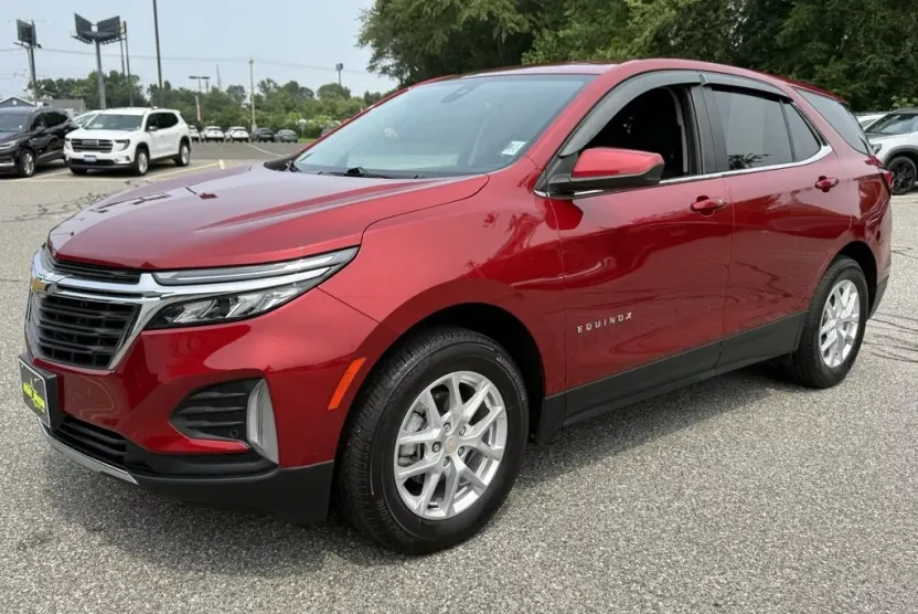 2022 Chevrolet Equinox LT photo 1