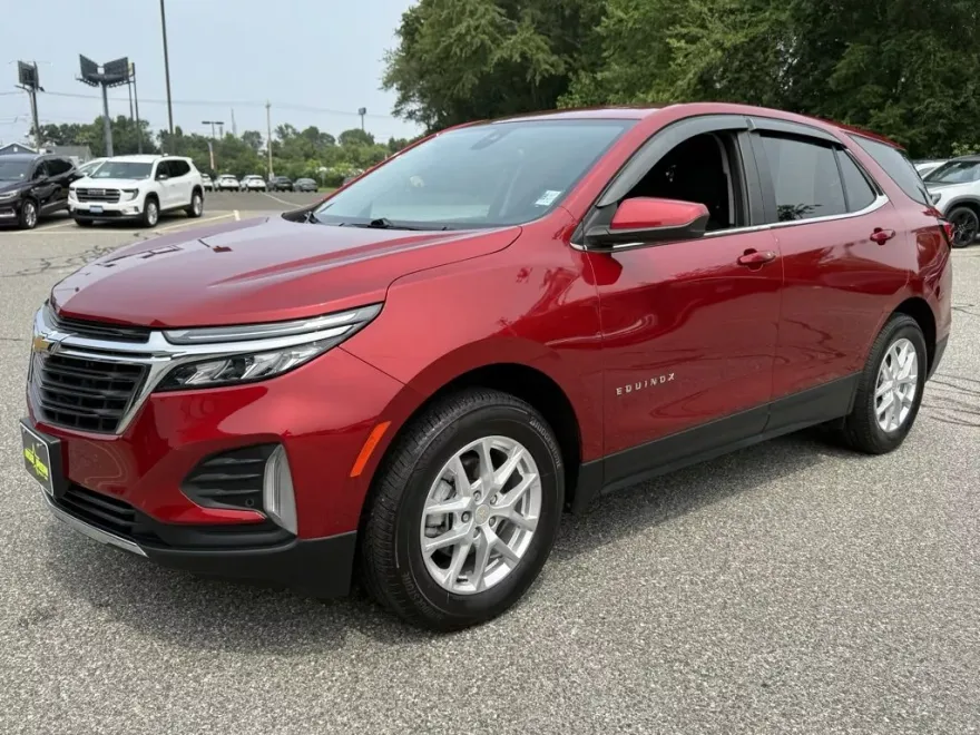 2022 Chevrolet Equinox LT photo 1