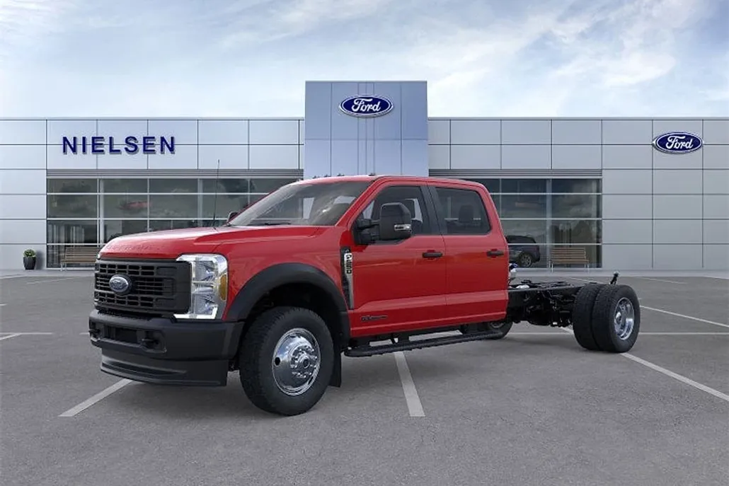 2025 Ford F-550 photo 1