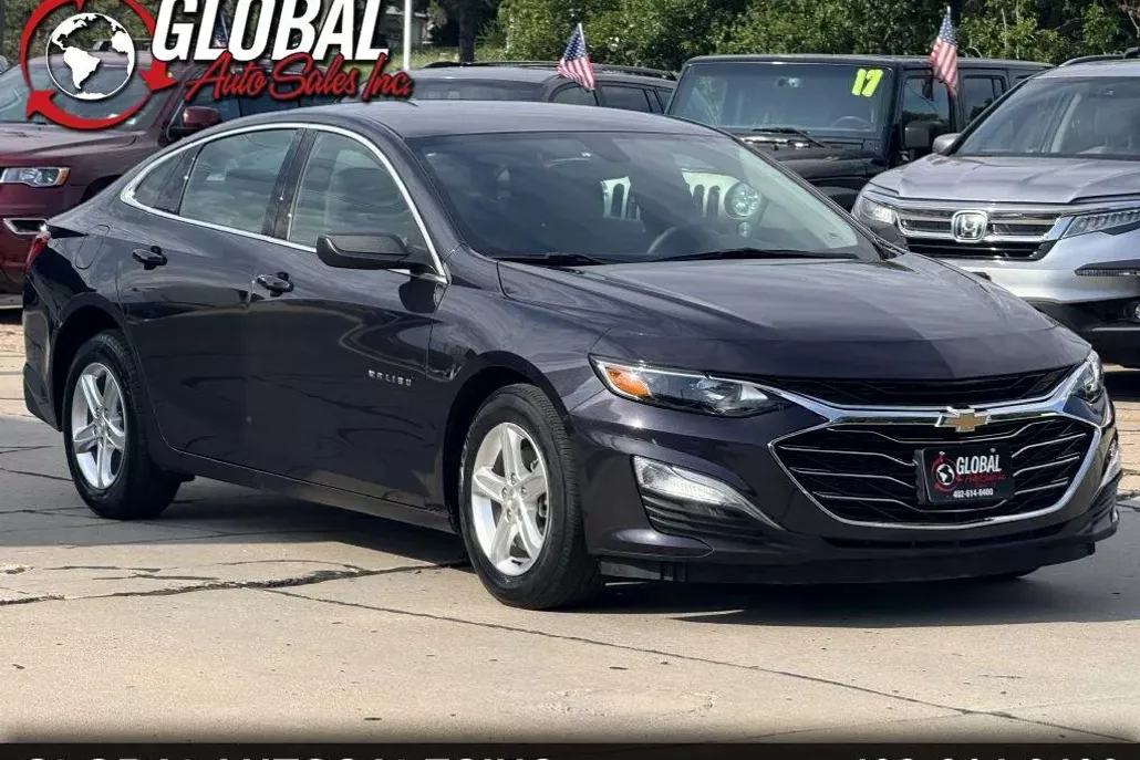 2022 Chevrolet Malibu LS photo 1