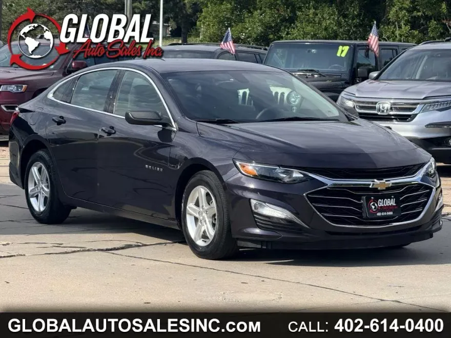 2022 Chevrolet Malibu LS photo 1