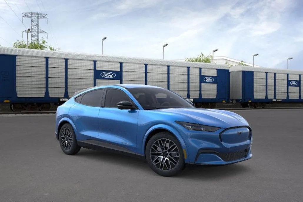 2025 Ford Mustang Mach-E Premium photo 1