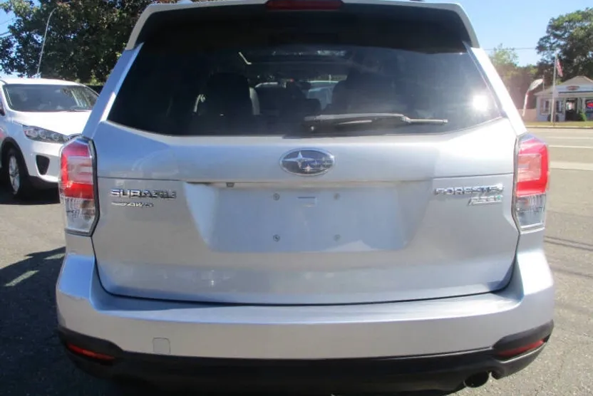 2017 Subaru Forester 2.5i Touring photo 1