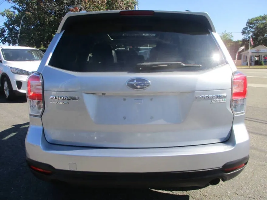 2017 Subaru Forester 2.5i Touring photo 1