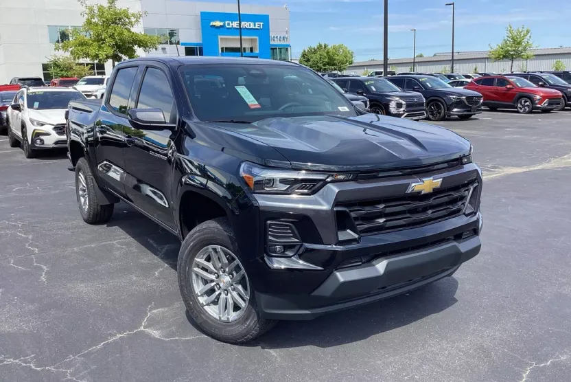 2026 Chevrolet Colorado LT photo 1