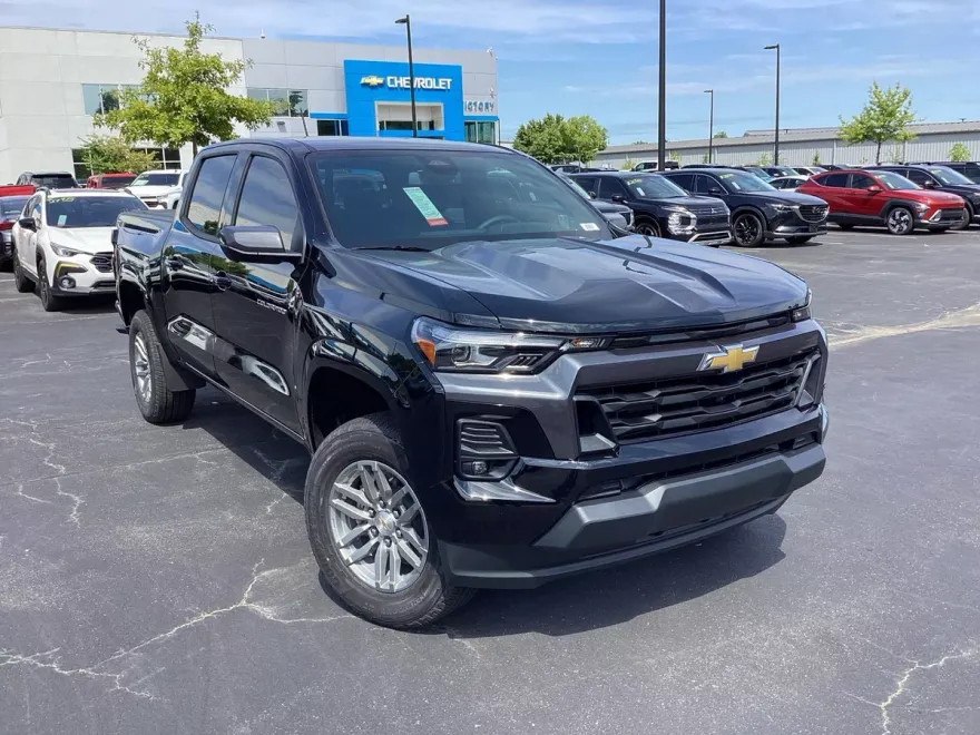 2026 Chevrolet Colorado LT photo 1