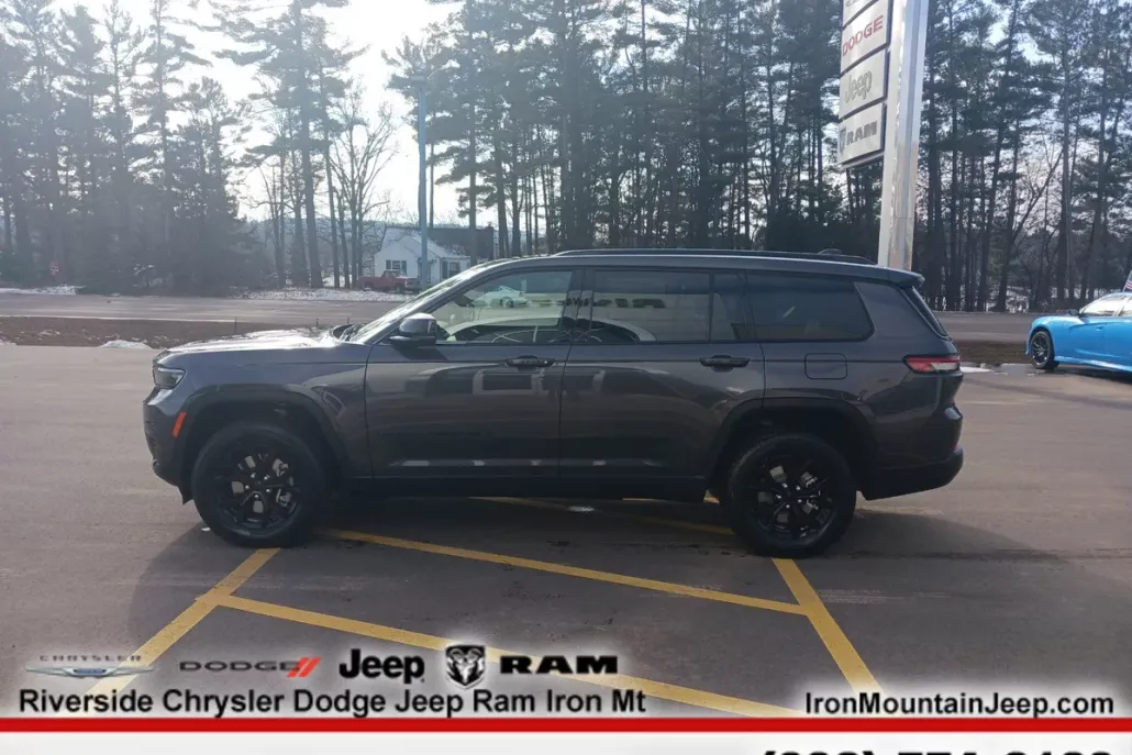 2024 Jeep Grand Cherokee Altitude photo 1