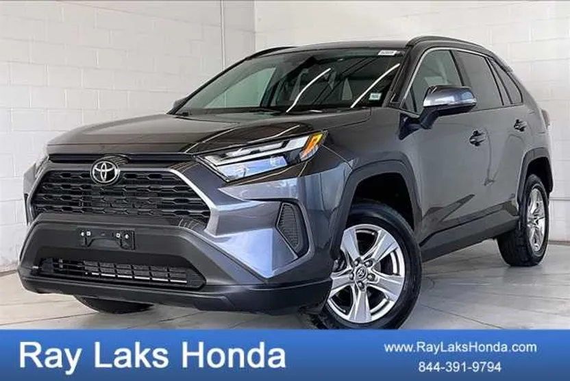 2023 Toyota RAV4 XLE photo 1