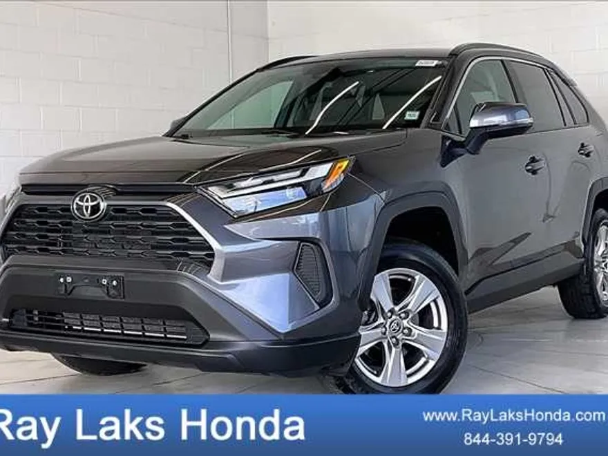 2023 Toyota RAV4 XLE photo 1