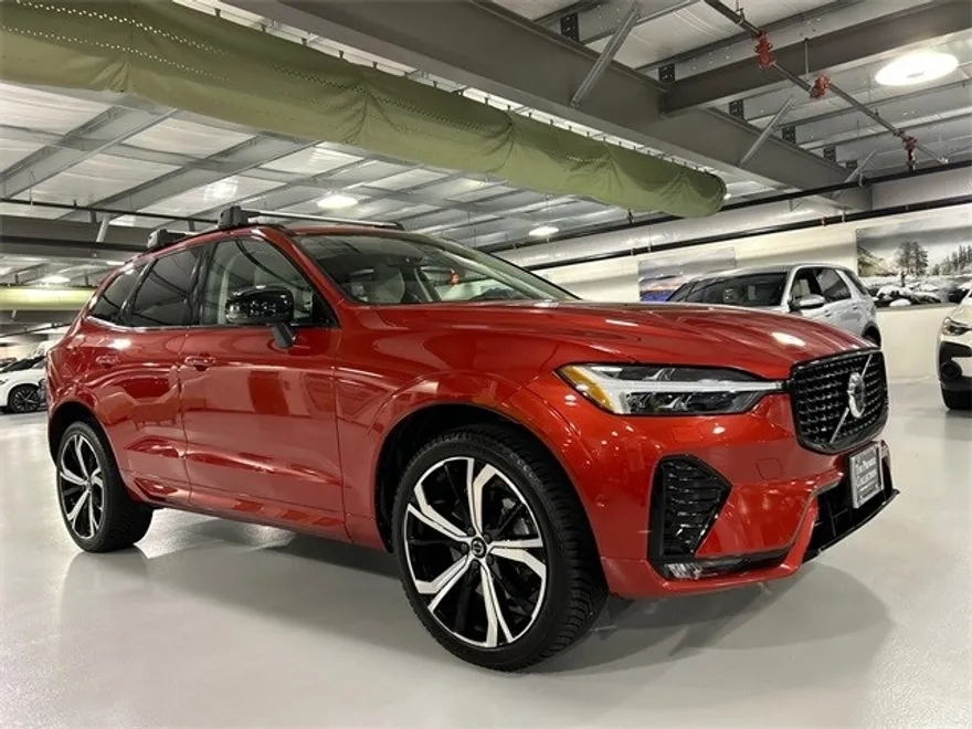 2023 Volvo XC60 Ultimate photo 1