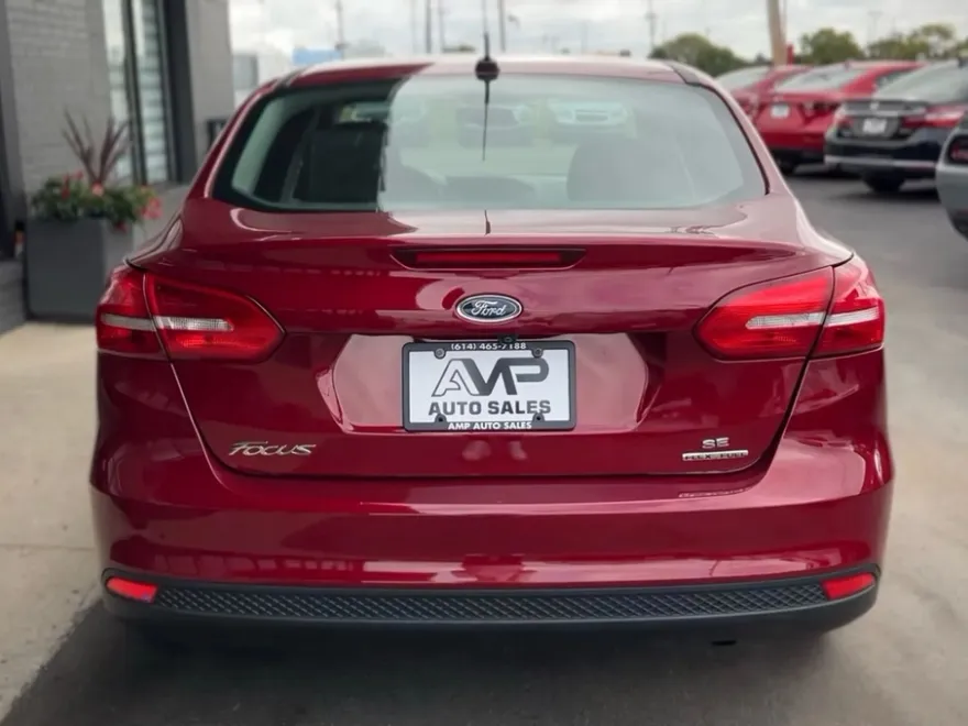 2016 Ford Focus Sedan photo 1