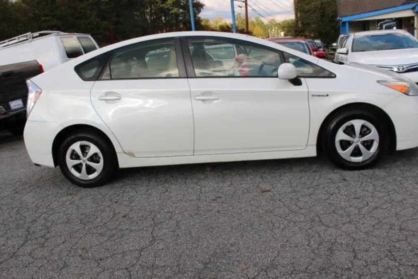 2012 Toyota Prius Three photo 1