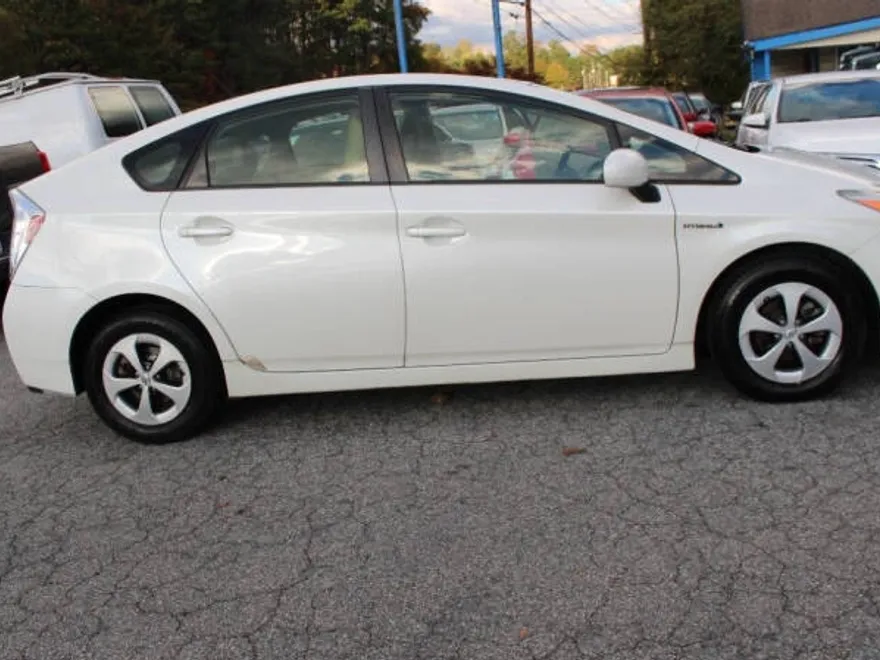 2012 Toyota Prius Three photo 1