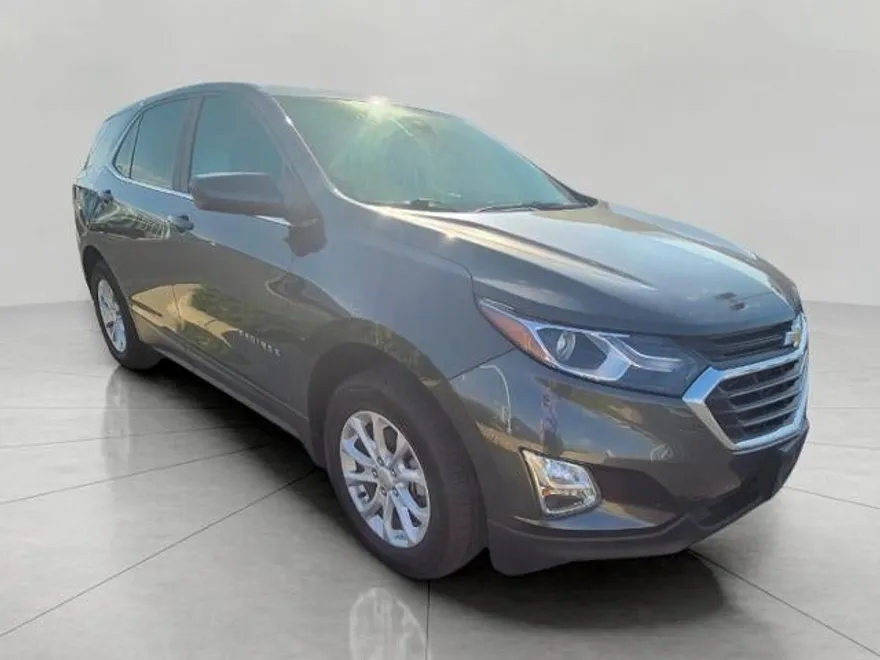 2021 Chevrolet Equinox LT photo 1