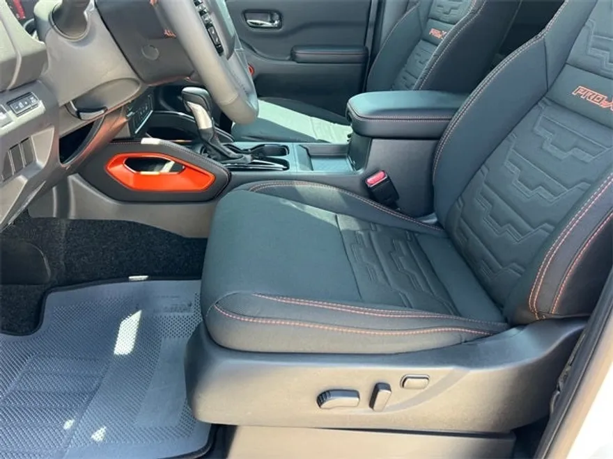 2025 Nissan Frontier PRO-X photo 17