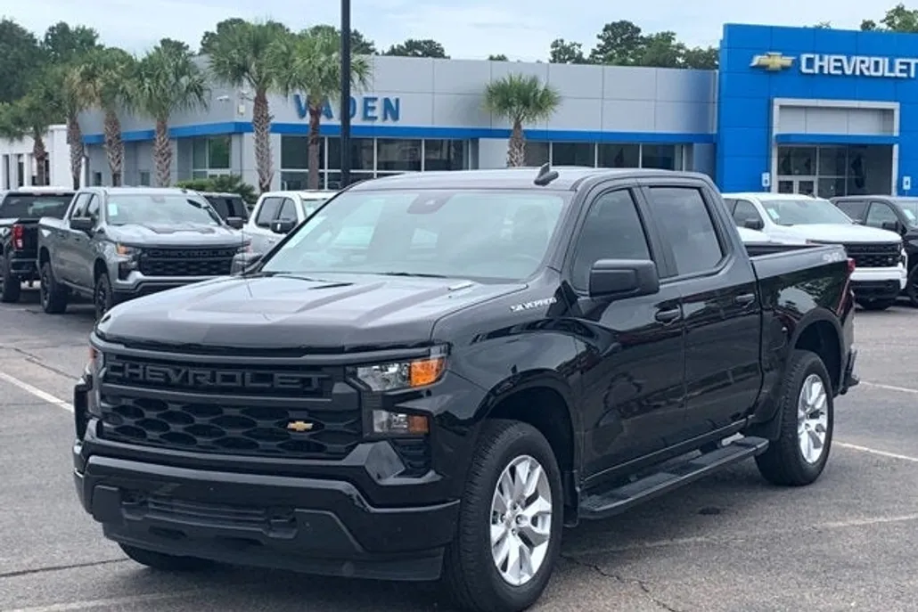 2024 Chevrolet Silverado 1500 Custom photo 1