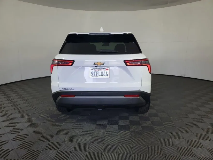 2025 Chevrolet Equinox LT photo 1