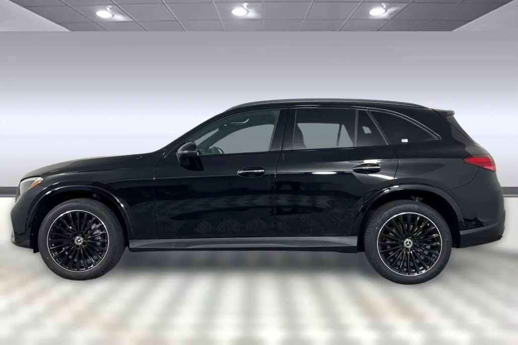 2025 Mercedes Benz GLC 300 photo 1