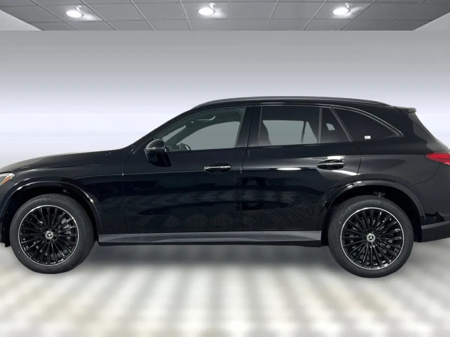 2025 Mercedes Benz GLC 300 photo 1