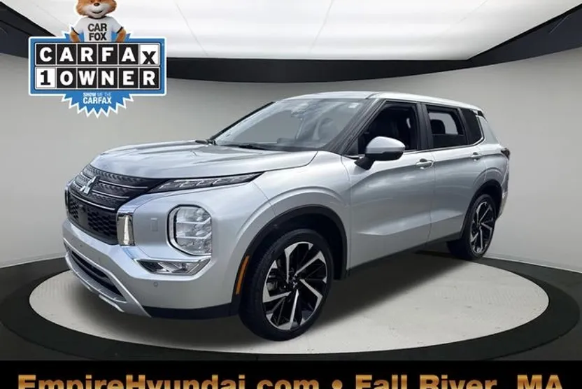 2024 Mitsubishi Outlander SE Black Edition photo 1