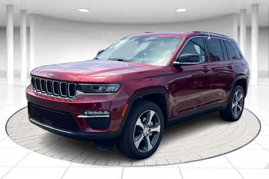 2023 Jeep Grand Cherokee Limited photo 1