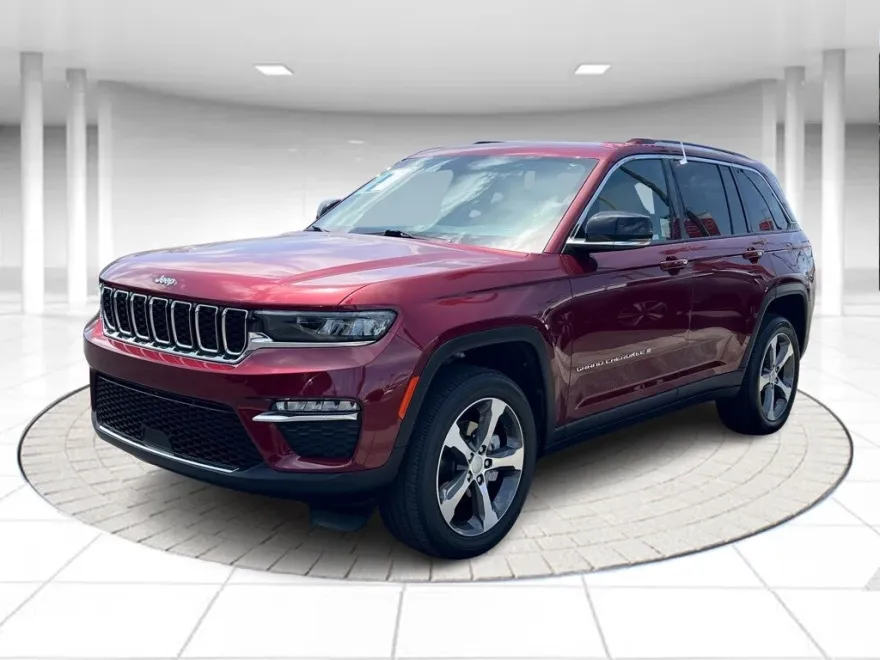 2023 Jeep Grand Cherokee Limited photo 1